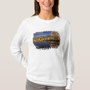 Science World und CBD spiegeln sich in False Creek T-Shirt