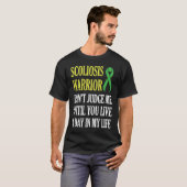 Scoliose Awareness Judge Scoliotic Warrior Surviv T-Shirt (Vorne ganz)