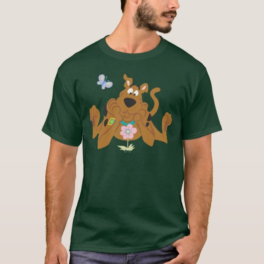 Scooby-Doo Admiring-Blume T-Shirt (Vorderseite)
