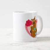 Scooby-Doo Holding Heart Lolipops Jumbo-Tasse (Vorderseite Rechts)