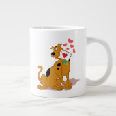 Scooby-Doo - Holding Valentine Envelope Jumbo-Tasse (Rechts)