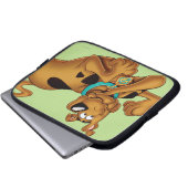 Scooby-Doo lying Down Laptopschutzhülle (Vorne Knopf)