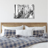 Scooter in einer Straße in Italien in Schwarz-Weiß Leinwanddruck (Insitu (Schlafzimmer))
