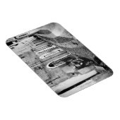 Scooter in einer Straße in Italien in Schwarz-Weiß Magnet (Rechte Seite)