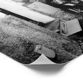 Scooter in einer Straße in Italien in Schwarz-Weiß Poster (Ecke)