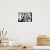 Scooter in einer Straße in Italien in Schwarz-Weiß Poster (Küche)