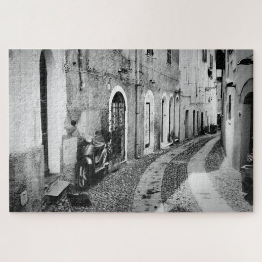 Scooter in einer Straße in Italien in Schwarz-Weiß Puzzle (Horizontal)