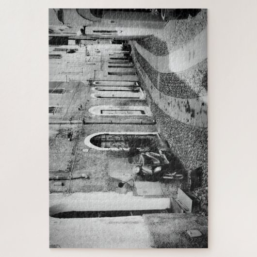 Scooter in einer Straße in Italien in Schwarz-Weiß Puzzle (Vertikal)