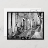 Scooter in einer Straße in Neapel in Schwarz und W Postkarte (Vorne/Hinten)