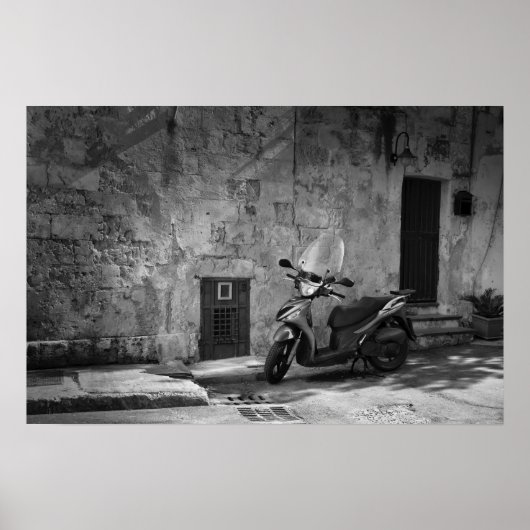 Scooter in Schwarzweiß Poster (Vorne)