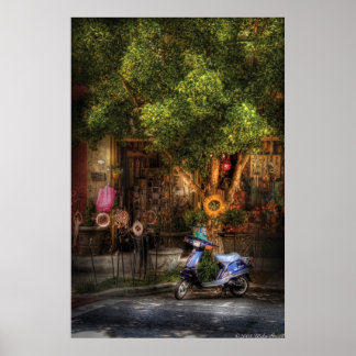 Scooter - Sitzen zwischen städtischen Blume Poster