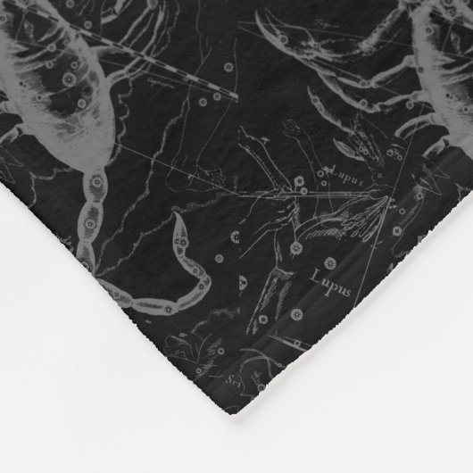 Scorpio Constellation Hevelius 1690 auf Schwarz Fleecedecke (Ecke)