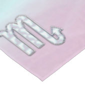 Scorpio Symbol in Mother of Pearl Style Decor Tischdecke (Schrägansicht)