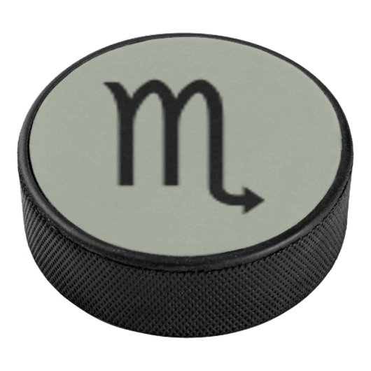 Scorpio Zodiac Symbol Standard von Kenneth Yoncich Eishockey Puck (3/4)