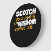 Scotch Whisky kommt in Weisheit heraus Große Wanduhr (Winkel)