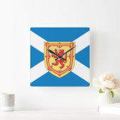 Scotland Royal Arms and Flag Quadratische Wanduhr (Zuhause)