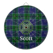 Scott Kariert mit Celtic Knot Dart Board Dartscheibe (vorne)