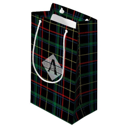 Scott Tartan Monogram Green Red Black Kleine Geschenktüte (Vorderseite Schrägansicht)