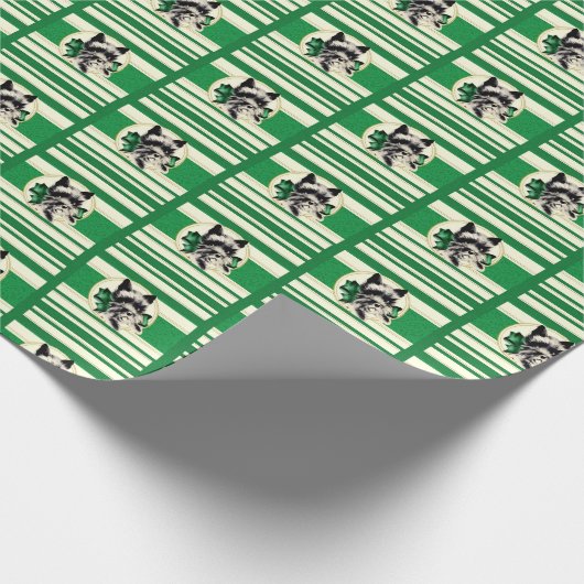 Scottie Dog, Scottish Terrier auf grüner Geschenkv Geschenkpapier (Ecke)