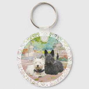 Scottie und Westie in einem Garten Schlüsselanhänger