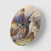 Scottish boy with wolfhounds in a Highland landsca Runde Wanduhr (Winkel)