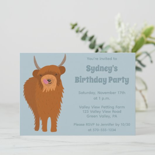 Scottish Highland Cattle Light Blue Birthday Party Einladung (Stehend Vorderseite)