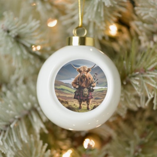 Scottish Highland Cow Bagpiper,  Keramik Kugel-Ornament (Baum)