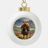 Scottish Highland Cow Bagpiper,  Keramik Kugel-Ornament (Vorderseite)