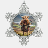 Scottish Highland Cow Bagpiper,  Schneeflocken Zinn-Ornament (Vorderseite)