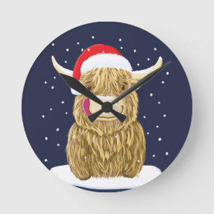 Scottish Highland Cow In The Christmas Snow Runde Wanduhr