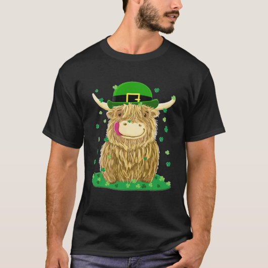 Scottish Highland Cow With Shamrocks St Patrick's  T-Shirt (Vorderseite)