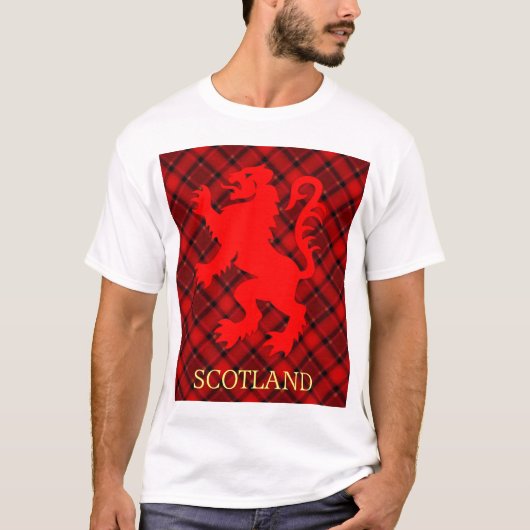 Scottish Red Lion Rampant in Tartan T-Shirt (Vorderseite)