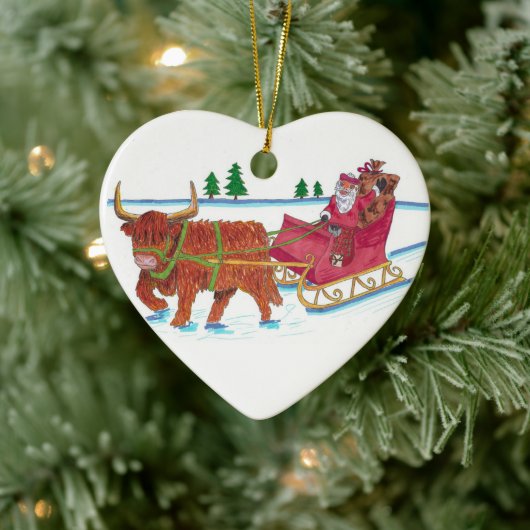 Scottish Santa mit Highland Cow, der Schlitten zie Keramik Ornament (Baum)