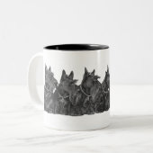 Scottish Terrier Ansammlung Zweifarbige Tasse (Vorderseite Links)