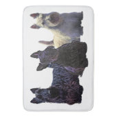 Scottish Terrier Black/Wheaten trio, schwarzer Hun Badematte (Vorderseite Vertikal)