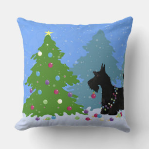 Scottish Terrier Dog Decorating Christmas Tree Kissen