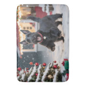 Scottish Terrier Dog Playing Christmas Snow Badematte (Vorderseite Vertikal)
