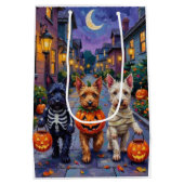 Scottish Terrier Dogs in Halloween Costumes Mittlere Geschenktüte (Rückseite)