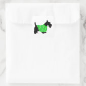 Scottish Terrier in einem Pullover Quadratischer Aufkleber (Tasche)
