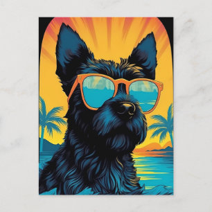 Scottish Terrier mit Sonnenbrille am Strand Postkarte