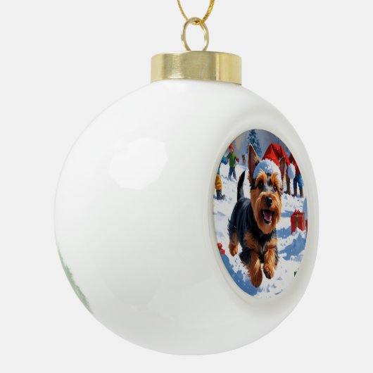 Scottish Terrier Running Snow mit Weihnachtshut Keramik Kugel-Ornament (Links)
