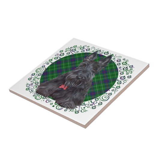Scottish Terrier über Tartan Fliese (Seite)