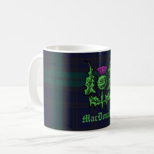 Scottish Thistle auf Dark Tartan Individuelle Name Kaffeetasse (Vorderseite Links)