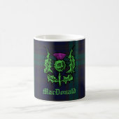 Scottish Thistle auf Dark Tartan Individuelle Name Kaffeetasse (Mittel)