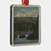 Scotts See, Oregon - Ansicht von drei Schwestern Silbernes Ornament (Rechts)