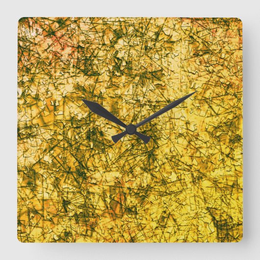 Scratches auf einem leicht gepunkteten ochgelben B Quadratische Wanduhr (Vorderseite)