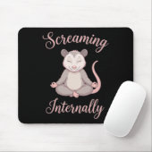 Screaming Internally Funny Meditating Yoga Opossum Mousepad (Mit Mouse)