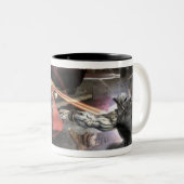 Screenshot: Superman vs Batman 2 Zweifarbige Tasse (VorderseiteRechts)