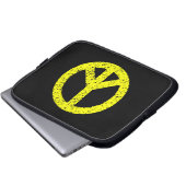 Scribble Stenciled Peace Symbol - Gelb auf schwarz Laptopschutzhülle (Vorne Knopf)