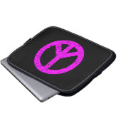 Scribble Stenciled Peace Symbol - Magenta auf Blk Laptopschutzhülle (Vorne Knopf)